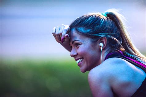 A Sniff of Happiness: Chemicals in Sweat May Convey Positive Emotion - Association for ...