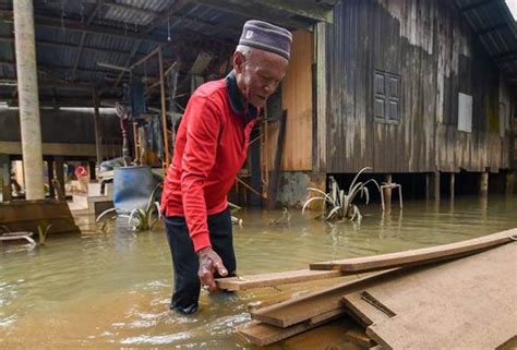Banjir Kelantan Rumah Penduduk Kampung Tersang Makin Reput Kerap Tenggelam Astro Awani