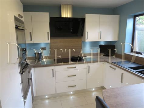 Paint spot are committed to delivering the best pricing across our product range. High Gloss White Kitchen | Dovetailedinteriors.co.uk