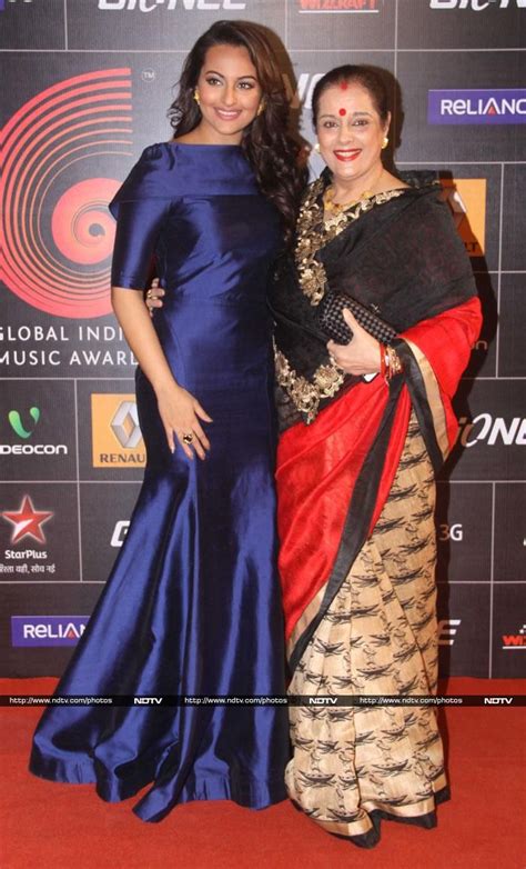 Sonakshi Sinha And Her Mom Poonam Sinha Poonam Sinha Sonakshi Sinha Bollywood Photos Birthday