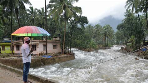 केरल के तीन जिलों में भारी बारिश का रेड अलर्ट विकराल न्यूज़