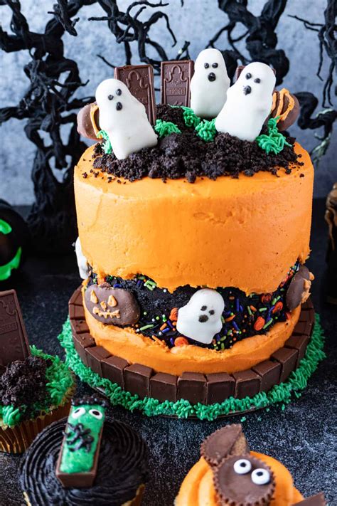 Easy Halloween Graveyard Cake Fault Line Halloween Cake How To