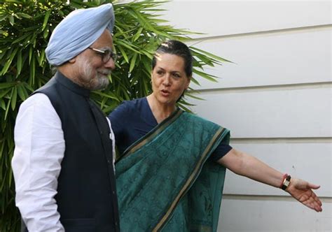 Sonia Talks To Pm After Rahuls Criticism Over Ordinance On Convicted