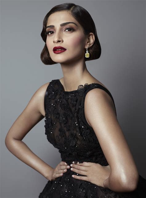 Sonam Kapoor égérie L Oréal Paris Sonam Kapoor Sonam Kapoor Fashion Bollywood Celebrities