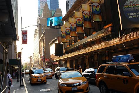 Der Times Square Hier Schlägt Das Herz New York Citys