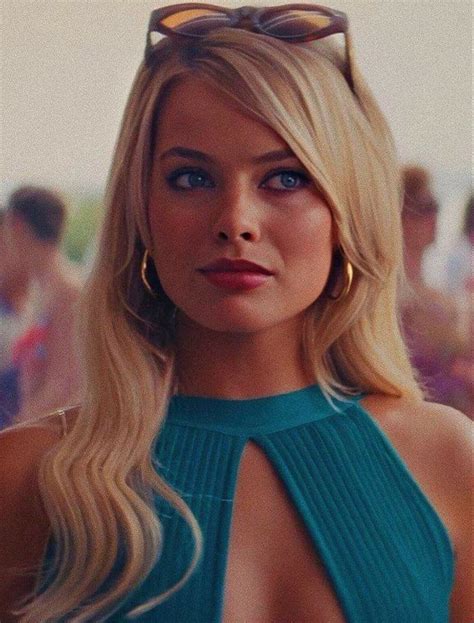 Gifs Of Margot Robbie Hottest Girl On Wolf Of Wall Street Sexofilm