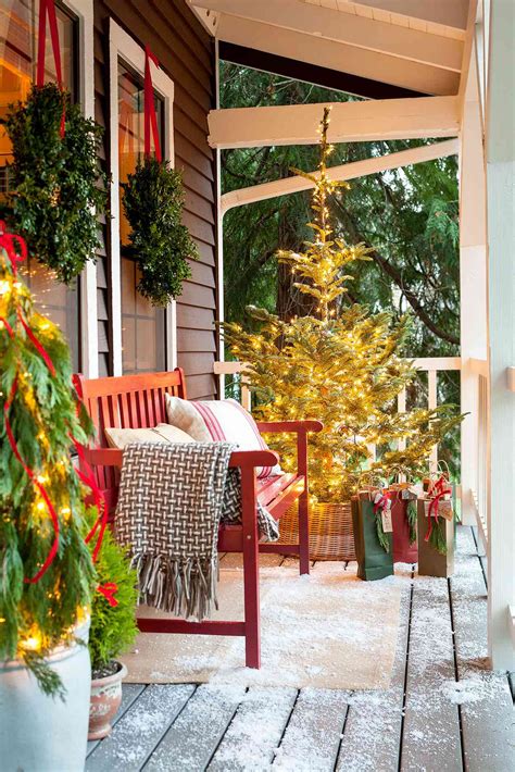 31 Outdoor Christmas Decorating Ideas To Really Bring The Cheer