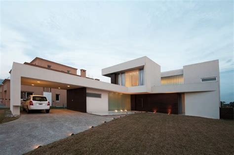 Modern house plans are designed to beat the current energy code and exceed the upcoming code. Spectacular Modern Residence Incorporating Amazing Pool ...