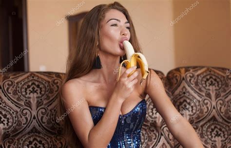 Sexy Vrouw Met Banaan Stockfoto Lashkhidzetim