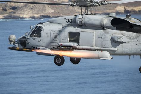 An Mh 60r Sea Hawk Helicopter Fires An Agm 114m Hellfire M Flickr