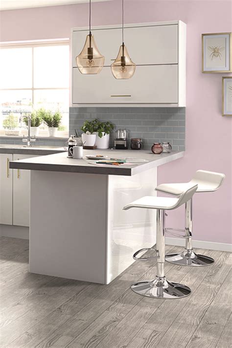 Accessorise pink kitchen decoration with warm metallic accents. Add some Unicorn magic to your kitchen by embracing pink ...