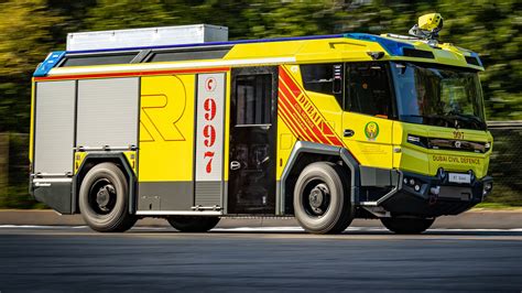 Einsatzfahrzeug Rosenbauer RT: Feuerwehrauto neu gedacht ...