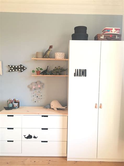 Ikea pax hack with gray paint and muuto dots hooks as handles by mommodesign. Kinderzimmer von Ikea / Pax / Nordli einfach zauberhaft (mit Bildern) | Kinder zimmer, Pax ...