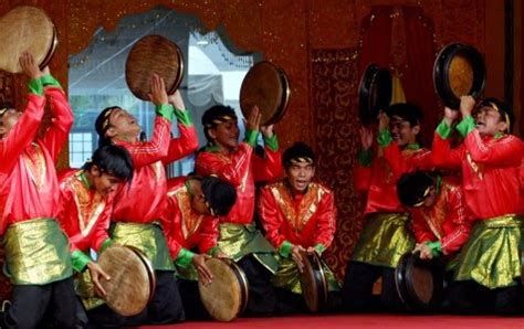 Alat musik dari sumatera barat dan aceh adalah sasando. Rapai Alat Musik Tradisional Khas Aceh | Nanggroe Aceh