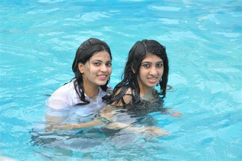 Cool Photos Bank Some Real And Rare Wet Desi Girls From Beach Only From Indian And Pakistani
