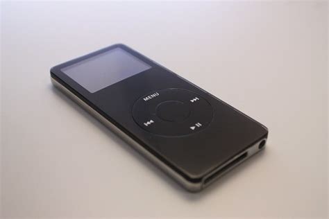 Apple Ipod Nano 1st Generation Black 1gb A Photo On Flickriver