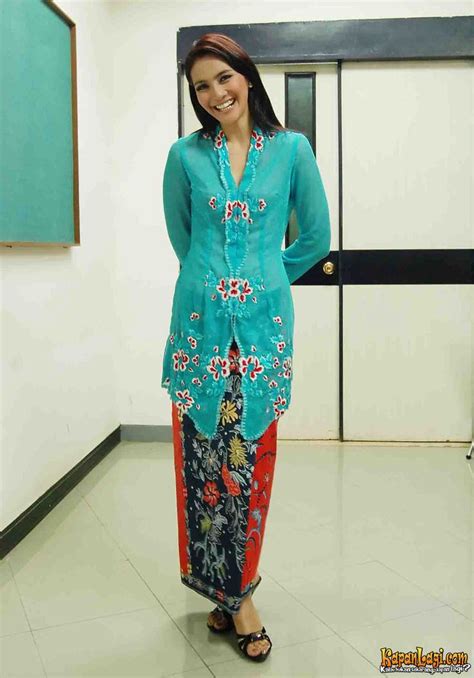 Outside of southeast asia, it is worn by the malays. Konsep 31+ Baju Kurung Indonesia