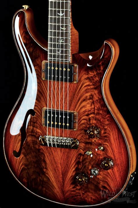 Épinglé Sur Amazing Guitars Magnifiques Instruments Guitare Custom