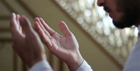 Muslim Harus Tahu Inilah 5 Makna Mengangkat Tangan Saat Berdoa