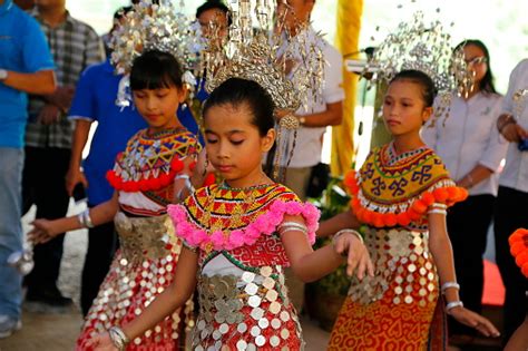 The loincloths was once of the most basic markers of cultural identity, is now. Sarawak Native Iban Teenager Girls In Traditional Costume ...