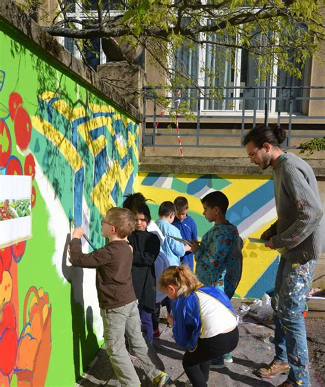 Lyon 3e Projet Les élèves Peignent Une Fresque Sur Les Murs De L