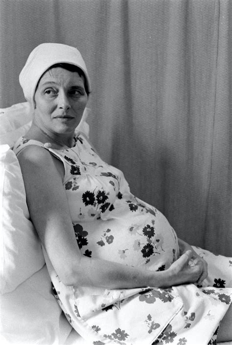 21 vintage maternity photos that prove we ve always loved documenting our pregnancies