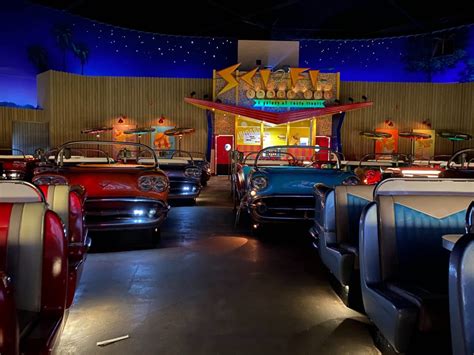 Photos Sci Fi Dine In Theater Restaurant Reopens With Closed Cars And