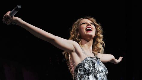 Taylor Swift Speak Now World Tour Live 2011 คอนเสิร์ต แสดงสด
