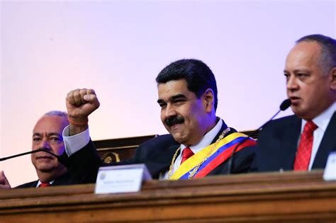 Cabello también restó importancia al no reconocimiento internacional de los soldados venezolanos votan en un colegio electoral en caracas, el 6 de diciembre de 2020, durante las elecciones legislativas de venezuela. Maduro pidió acompañamiento internacional para las ...