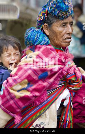 Guatemala Capellania Ind Genas Mayas Antiguos Mujer Ixil En Coloridos Y Un Tocado Blusa Ind Gena