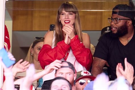 Taylor Swift Encouraged By Minneapolis Mayor To Cheer Travis Kelce At