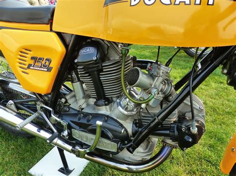 Oldmotodude 1973 And 1974 Ducati 750 Sports The 1974 Was A Judges