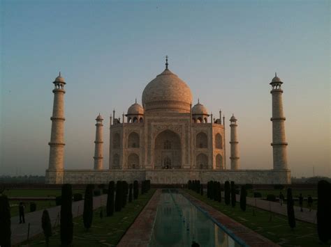 hajnalban még a taj is más | Taj mahal, Landmarks, Building