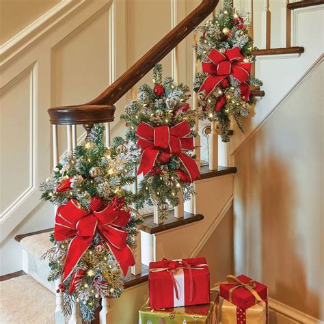 30 Ideas To Decorate Staircase For Christmas Decoomo