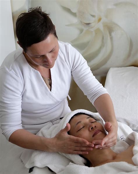 Benefits Of A Facial Massage For Your Skin Goutaste