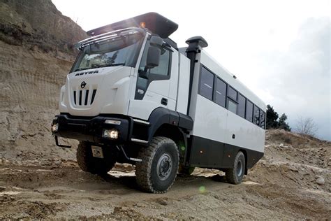 Un'azienda 100% italiana che progetta e sviluppa veicoli industriali, speciali e militari, sistemi elettronici per automotive, difesa e sicurezza. Tekne presenta la nuova famiglia di autobus Horton e il ...