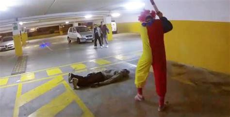 Killer Clown Scare Prank Is Perfect For A Friend Terrified
