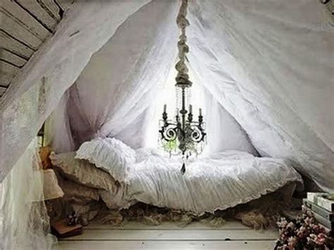 36 Lovely Attic Bedroom Ideas With Bohemian Style Magzhouse In 2020