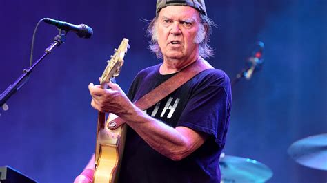 Neil Young And Crazy Horse Cancel Tel Aviv Concert Over Security