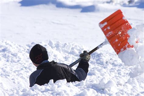 Funny Pictures Of People Shoveling Snow