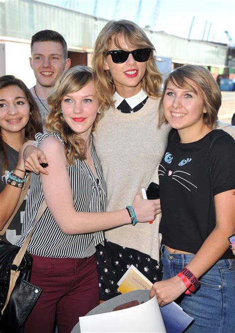 Taylor Swift With Fans Out In Hamburg Hawtcelebs