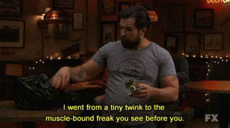 Muscles Mac Gif Muscles Mac Its Always Sunny In Philadelphia D Couvrir Et Partager Des Gif