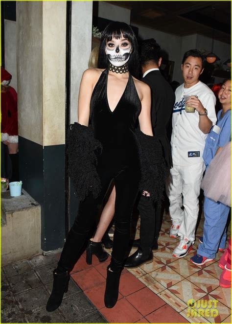 Hailee Steinfeld Looks Fierce With Skull Makeup At Just Jareds