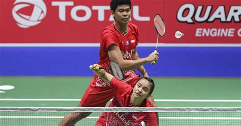 Pv sindhu bows down to akane yamaguchi. Live Streaming TVRI Badminton BWF World Tour Finals 11 Des ...