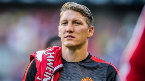 Born 1 august 1984) is a german former professional footballer who usually played as a central midfielder.earlier in his career, he primarily played as a wide midfielder.schweinsteiger is regarded as one of the greatest midfielders of all time, due to his tactical awareness, positioning, passing, tackling ability and. Bastian Schweinsteiger - Biography, Height & Life Story | Super Stars Bio