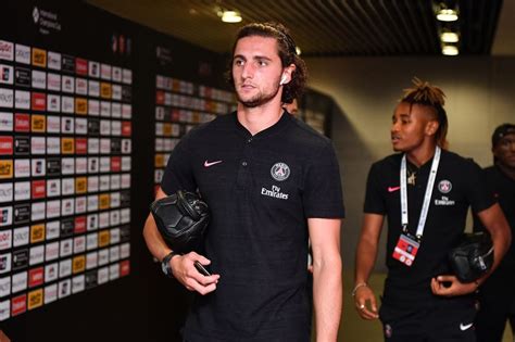 Adrien rabiot, le milieu de la juventus et de l'équipe de france, a apporté son soutien à l'us alfortville dans une vidéo postée mardi sur le compte facebook du club. Adrien Rabiot alla Juventus, la mamma-agente Veronique dà ...