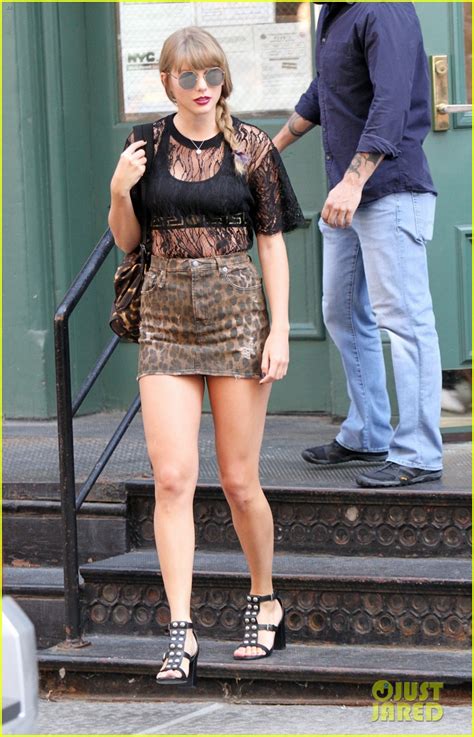 photo taylor swift leopard miniskirt lace top first reputation stop new jersey 07 photo