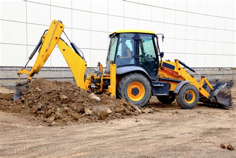 Why You Should Attend A Backhoe Training School Performance Training