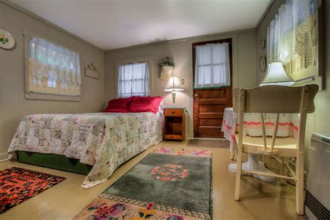 One Room Cottages Bed And Breakfast Nh Pet Friendly Hotel New Hampshire
