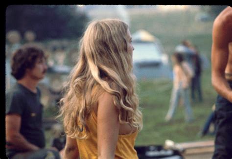 Girls Of Woodstock The Best Beauty And Style Moments From 1969 Woodstock Music Woodstock